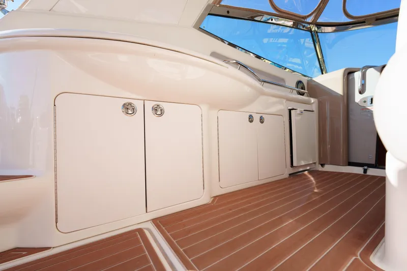  Yacht Photos Pics 2004 Sea Ray Sundancer 460 interior with sleek cabinetry and wood flooring.