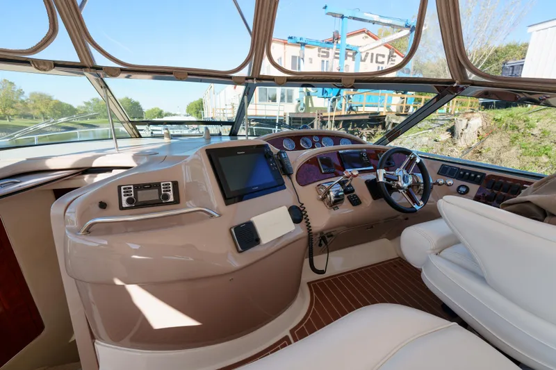  Yacht Photos Pics 2004 Sea Ray Sundancer 460 helm with modern navigation equipment and luxurious seating.