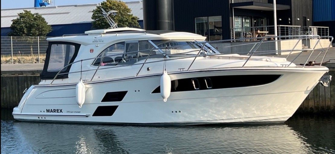 2019 Marex 310 Sun Cruiser
