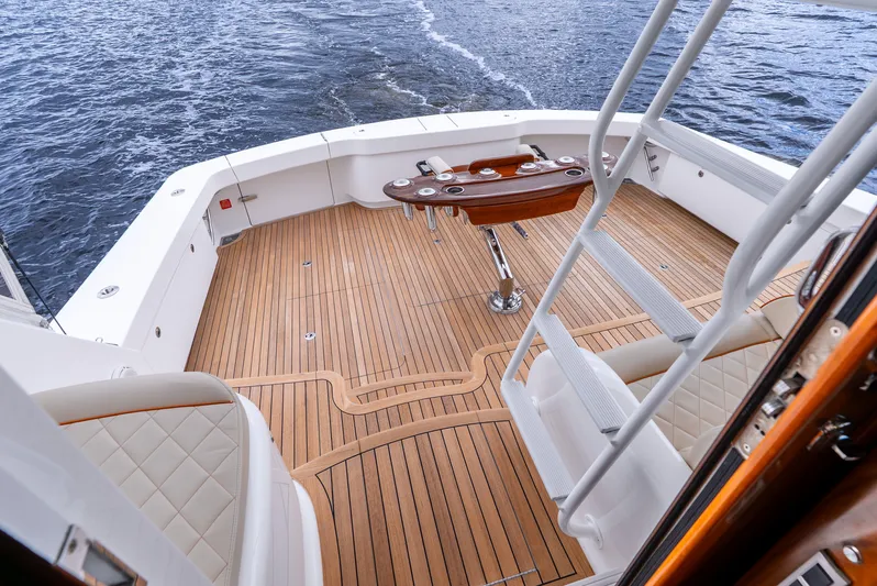 Unbridled Yacht Photos Pics Cockpit