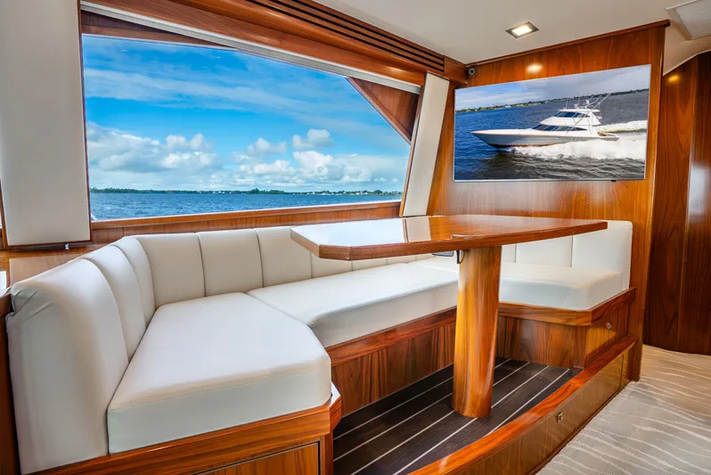 Unbridled Yacht Photos Pics Dinette