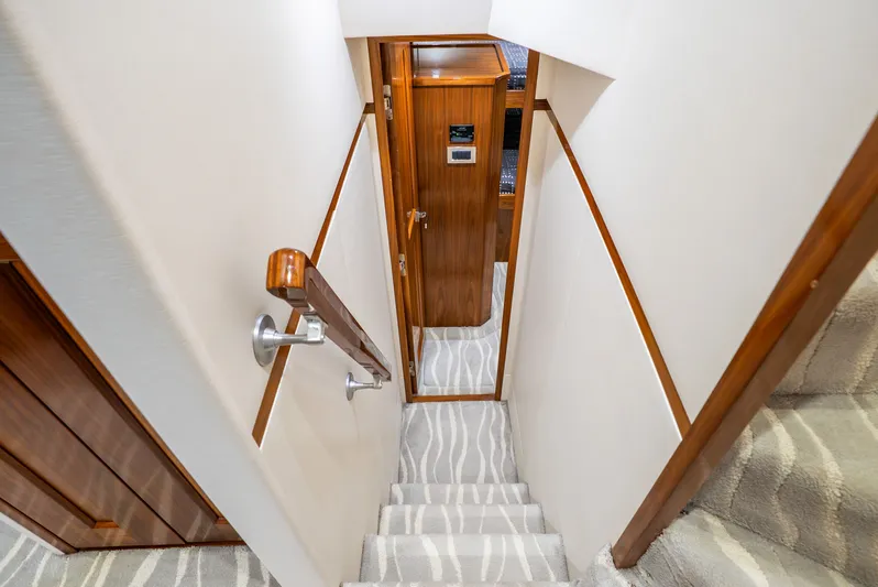 Unbridled Yacht Photos Pics Crew Access