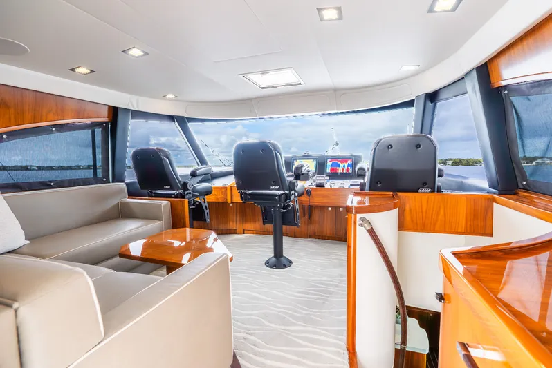 Unbridled Yacht Photos Pics Three Stidd Captains Chairs