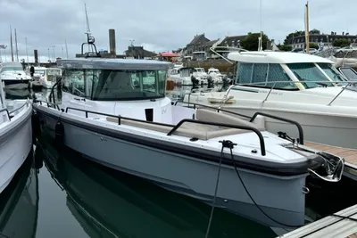 2024 Axopar 28 CABIN