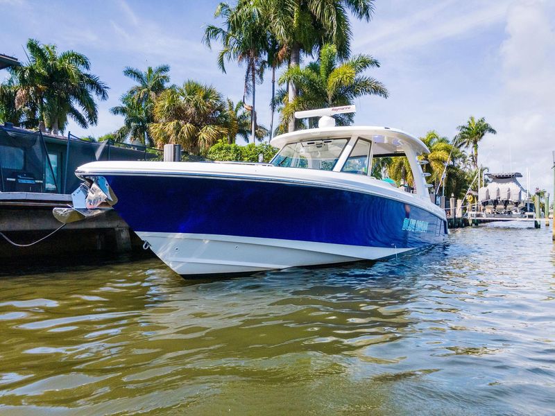 2019 Boston Whaler 350 Realm