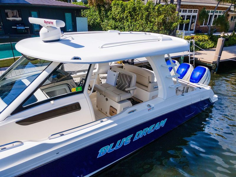2019 Boston Whaler 350 Realm