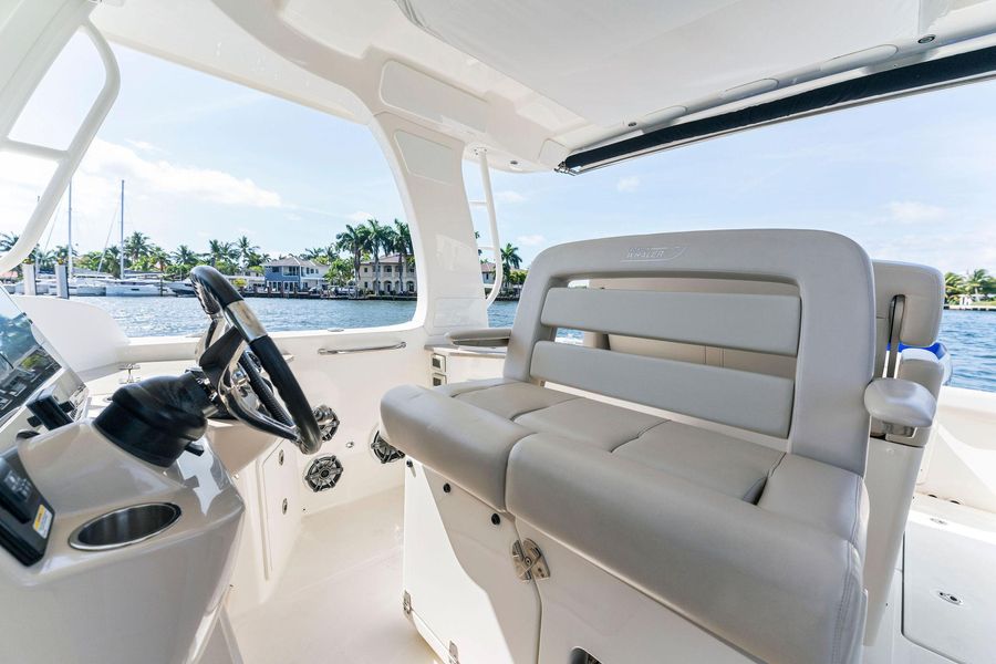 2019 Boston Whaler 350 Realm