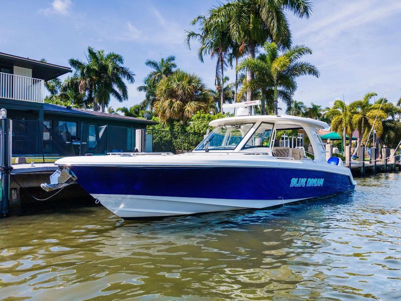 2019 Boston Whaler 350 Realm
