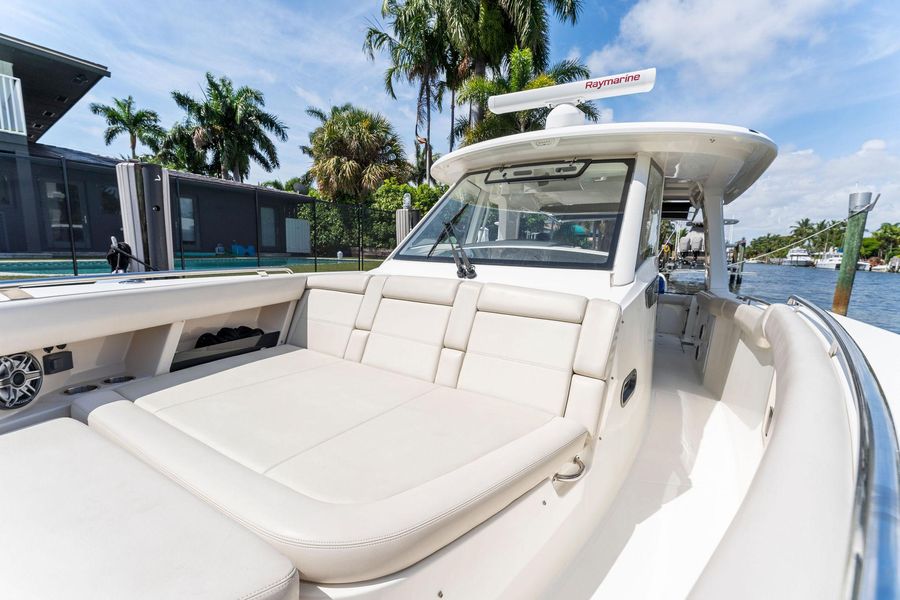 2019 Boston Whaler 350 Realm