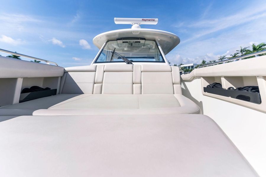 2019 Boston Whaler 350 Realm