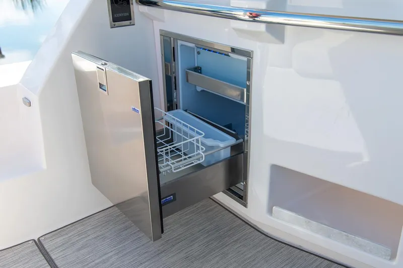  Yacht Photos Pics Manufacturer Provided Image