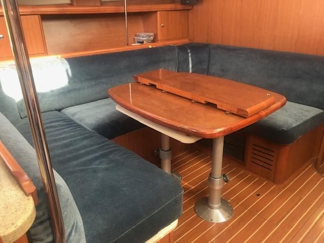 2008 Hunter 41 Deck Salon