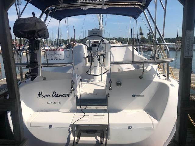 2008 Hunter 41 Deck Salon