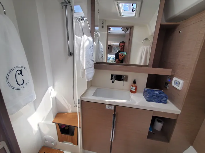 Navigamus Yacht Photos Pics Modern bathroom interior of 2023 Hanse 460 yacht, featuring sleek design and amenities.