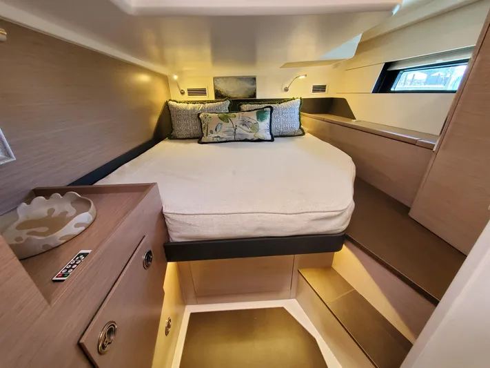 Navigamus Yacht Photos Pics Luxurious cabin interior of 2023 Hanse 460 yacht with cozy bed and modern design.