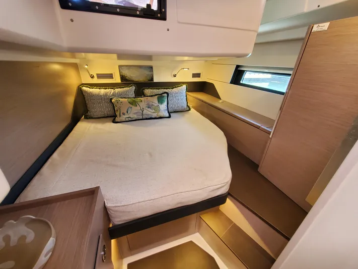 Navigamus Yacht Photos Pics Luxurious cabin interior of 2023 Hanse 460 yacht with cozy bed and modern design.