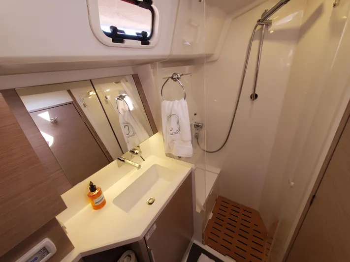 Navigamus Yacht Photos Pics Modern bathroom in 2023 Hanse 460 yacht with shower and sink.