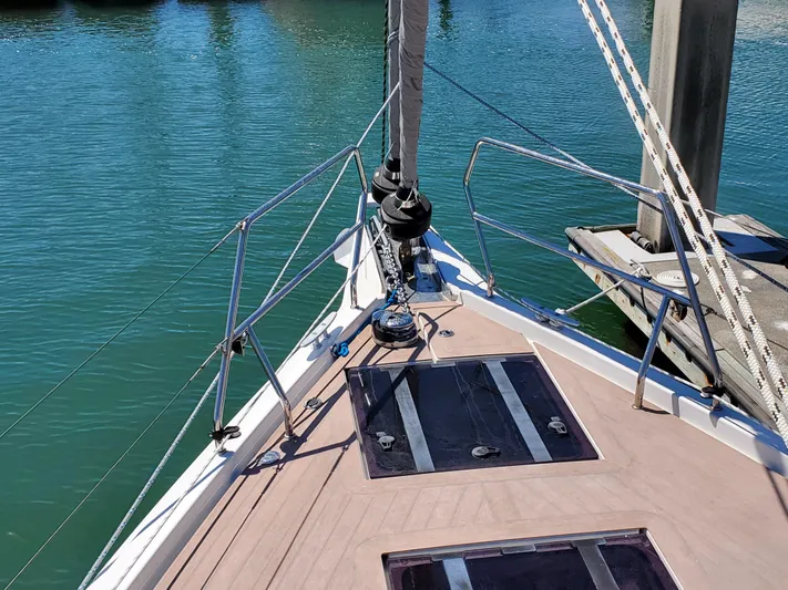 Navigamus Yacht Photos Pics Bow of 2023 Hanse 460 sailboat docked in marina, featuring sleek deck design.