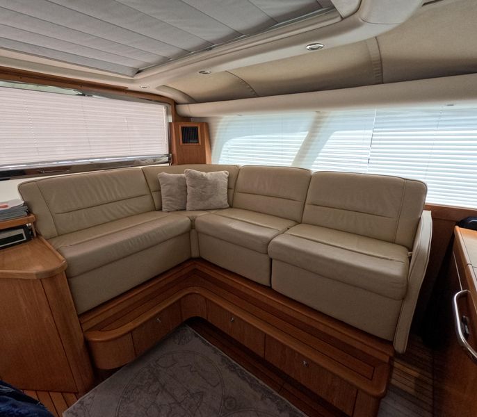 2004 Tiara Yachts 5200 Sovran Salon