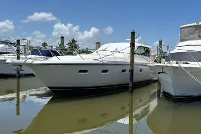 2004 Tiara Yachts 5200 Sovran Salon