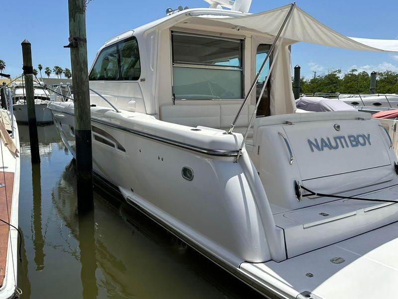 2004 Tiara Yachts 5200 Sovran Salon