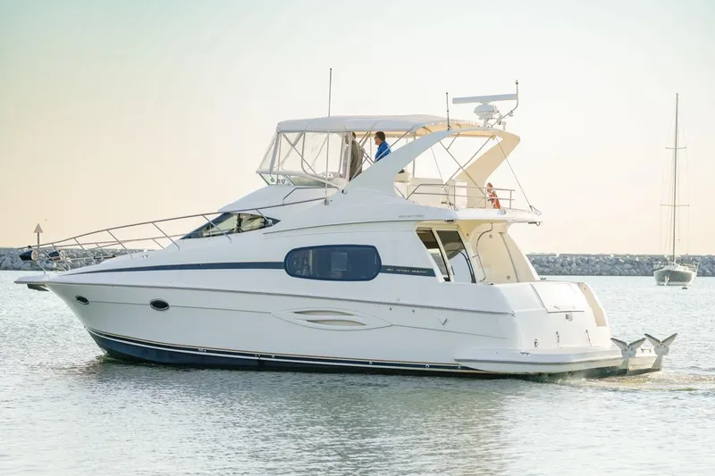  Yacht Photos Pics 2003 Silverton 410 Sport Bridge yacht cruising on calm waters.