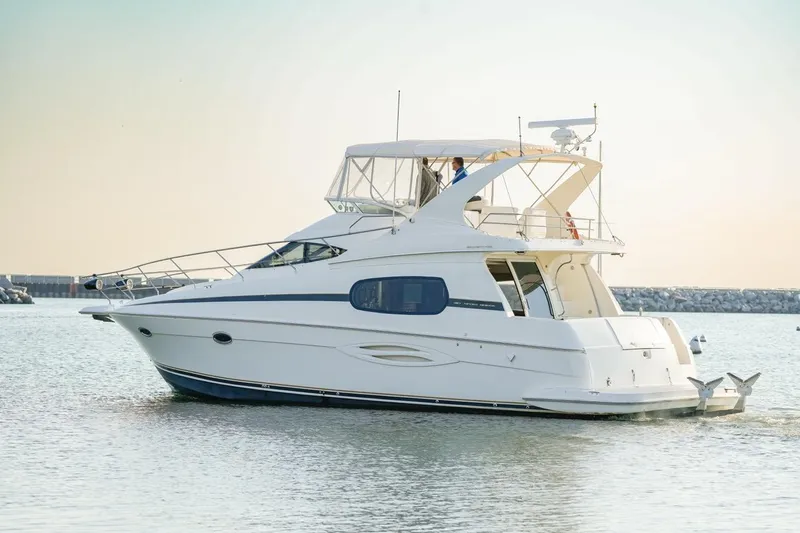  Yacht Photos Pics 2003 Silverton 410 Sport Bridge yacht cruising on calm waters.