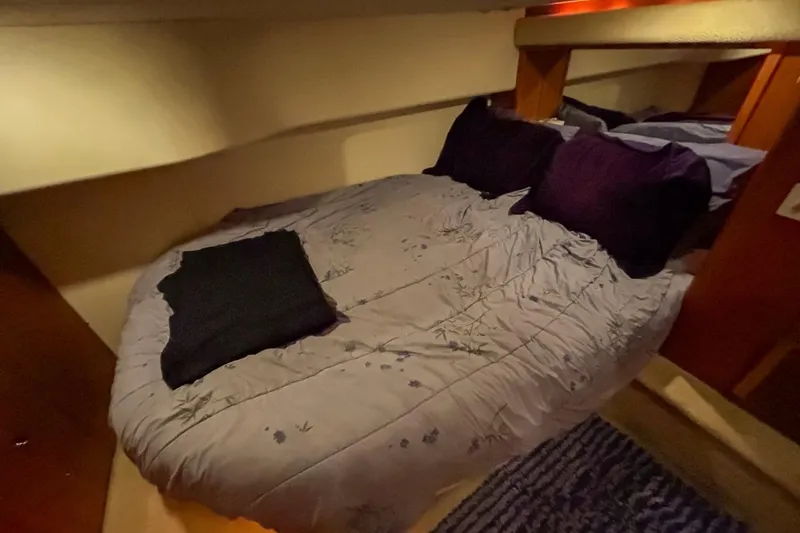  Yacht Photos Pics Cozy bedroom interior of 2003 Silverton 410 Sport Bridge yacht with plush bedding.