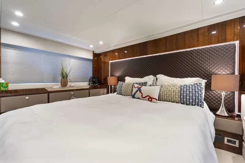 Forever Recess Yacht Photos Pics 2019 Fairline Squadron 53 - Image 32