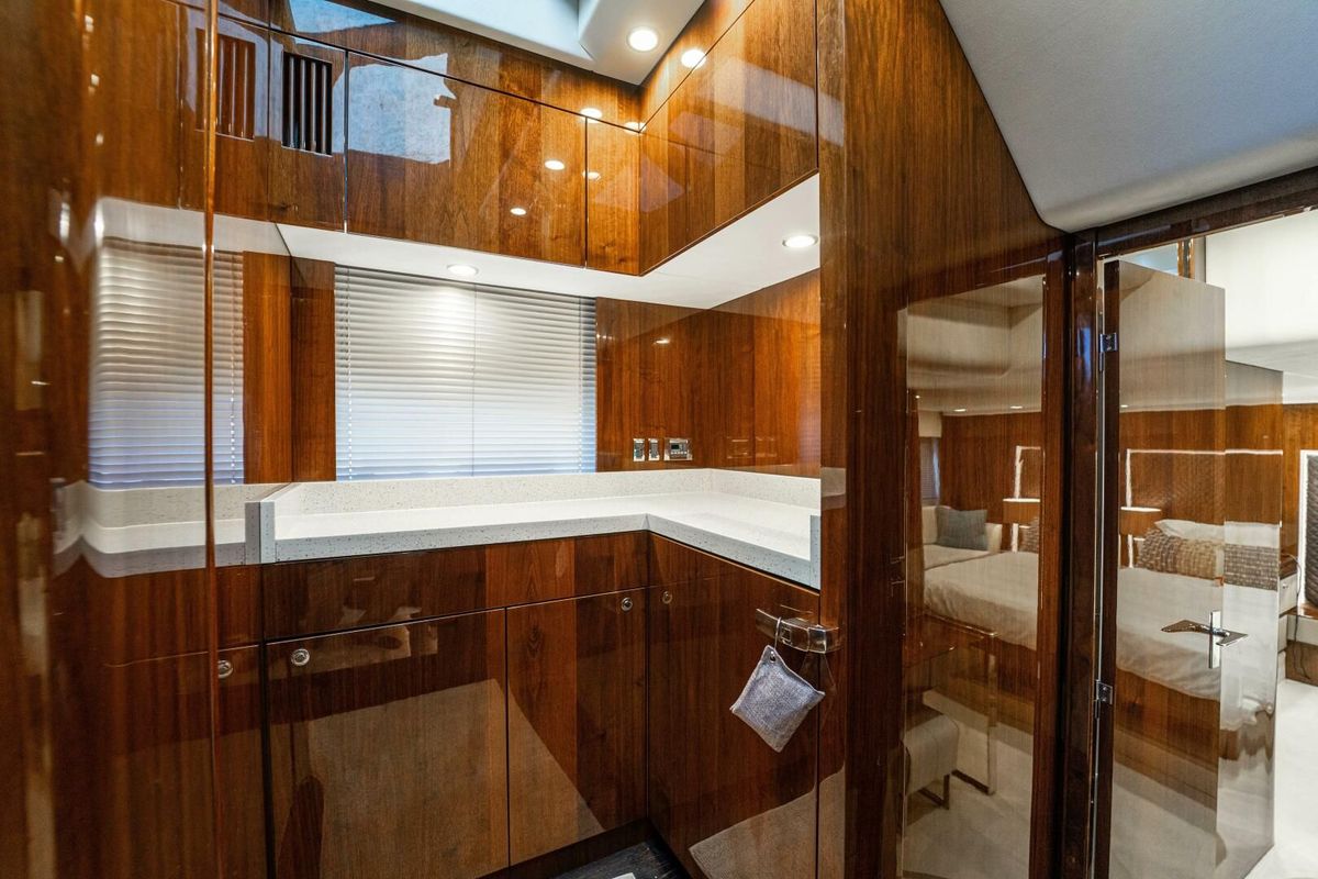 2019 Fairline 53 