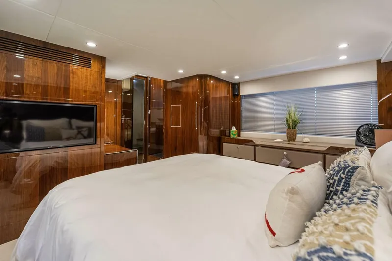 Forever Recess Yacht Photos Pics 2019 Fairline Squadron 53 - Image 34