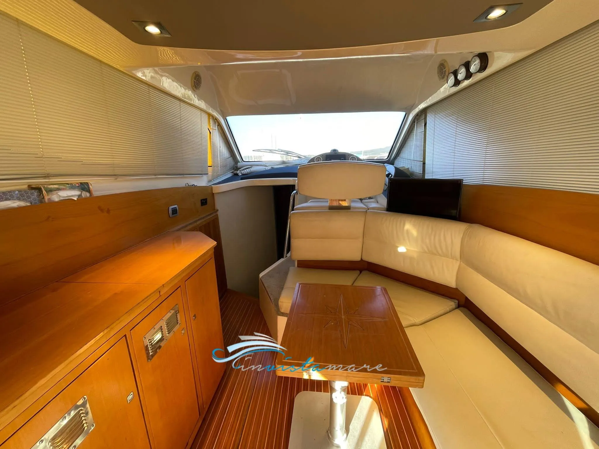Intermare 33 dinette