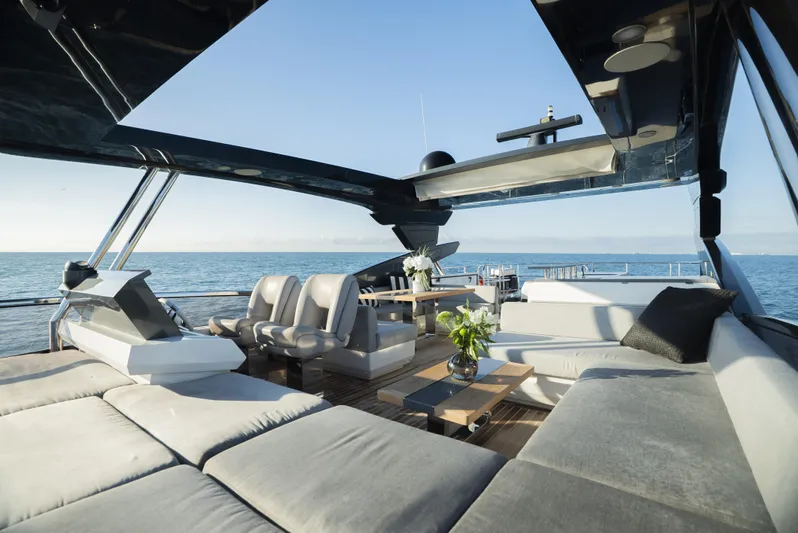 Omnia Yacht Photos Pics Luxurious Pearl 80 yacht interior with elegant seating, ocean view, and modern design, 2018 model.