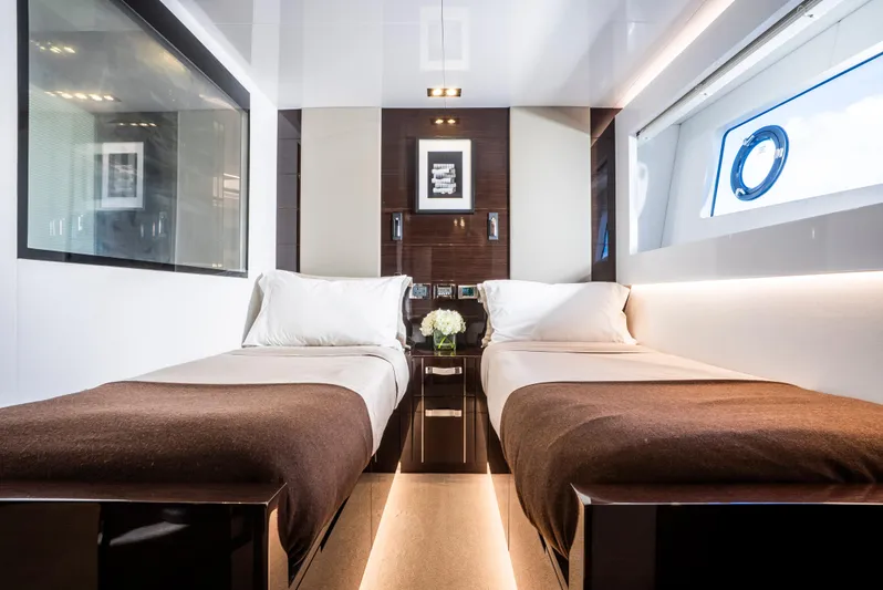 Omnia Yacht Photos Pics Luxurious twin bedroom in 2018 Pearl 80 yacht, featuring modern decor and elegant lighting.