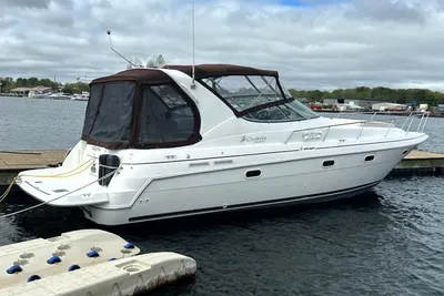 Cruisers Yachts 3375 Esprit