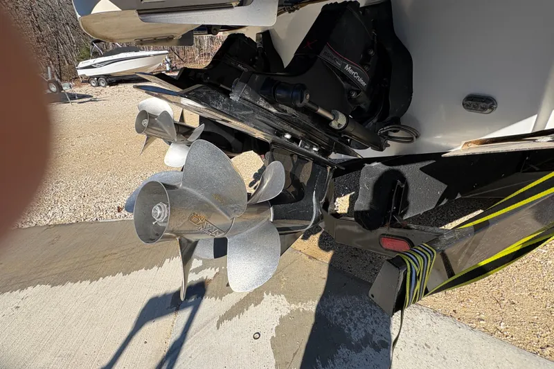  Yacht Photos Pics Close-up of 2016 Sea Ray 350 SLX boat propeller and engine on a trailer.