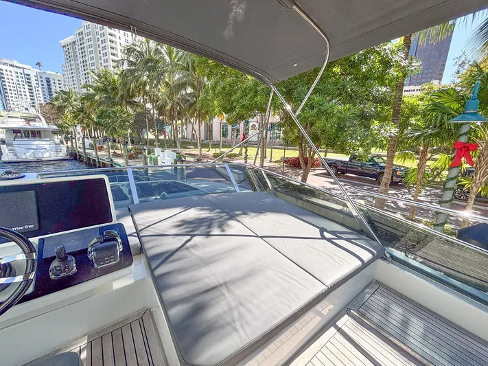 Micky's Dream Yacht Photos Pics 2020 Greenline 45 Fly yacht deck with cityscape and palm trees in the background.