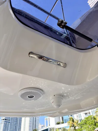 Micky's Dream Yacht Photos Pics Ceiling view of 2020 Greenline 45 Fly yacht with speaker and handle, cityscape background.