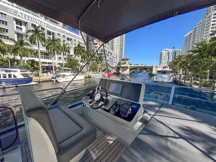 Micky's Dream Yacht Photos Pics 2020 Greenline 45 Fly yacht helm with city waterfront view.