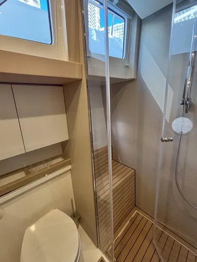 Micky's Dream Yacht Photos Pics Modern bathroom on 2020 Greenline 45 Fly yacht with shower and wooden flooring.