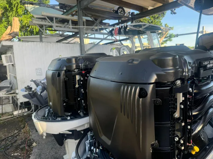  Yacht Photos Pics 2022 Sea Hunt Ultra 305 SE boat engines in a marina setting.