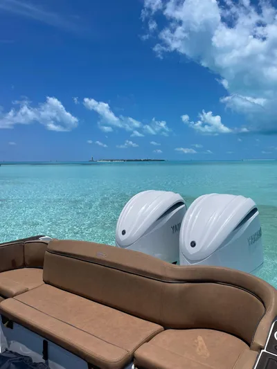  Yacht Photos Pics Sea Hunt Ultra 305 SE 2022 boat with twin engines on clear turquoise water.