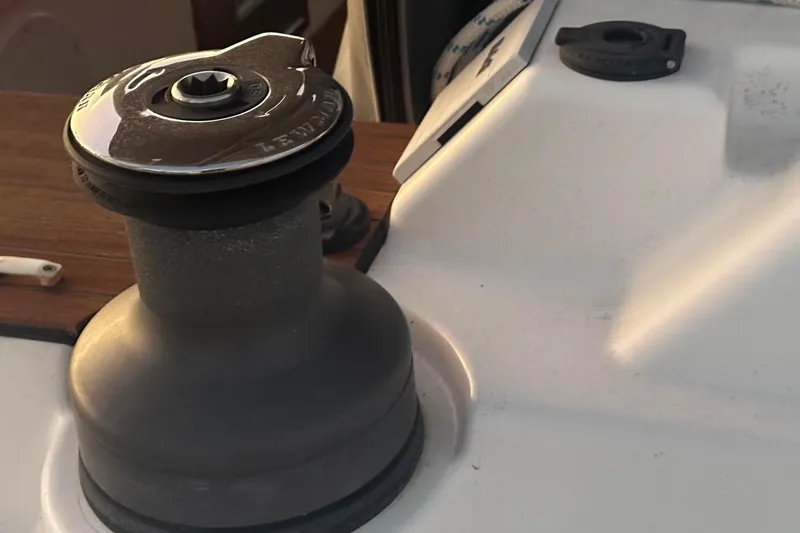 Dream Time Yacht Photos Pics All Winches Are Electric  & Self Tailing