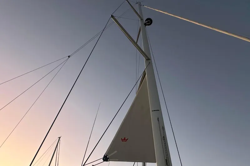 Dream Time Yacht Photos Pics Mast W/Double Swept Spreaders & In Mast Furler Main