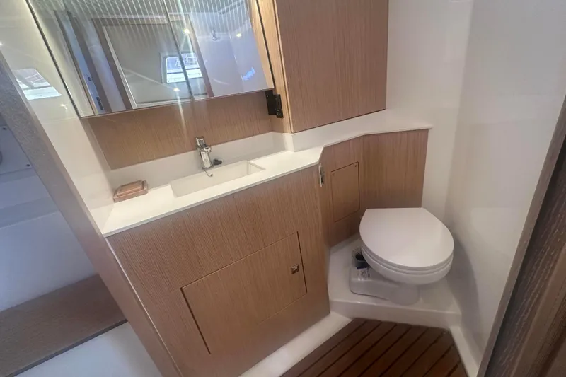 Dream Time Yacht Photos Pics Fully Enclosed Head With Seperate Shower