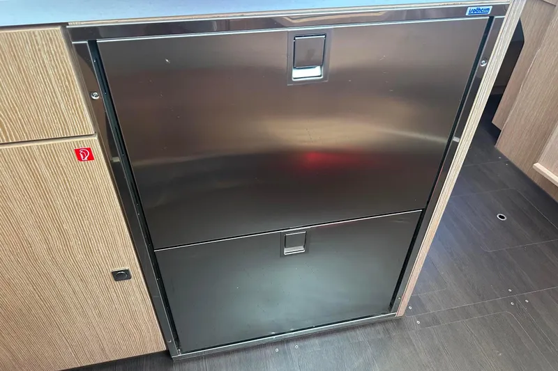 Dream Time Yacht Photos Pics Isotherm Stainless Steel Refer & Fridge