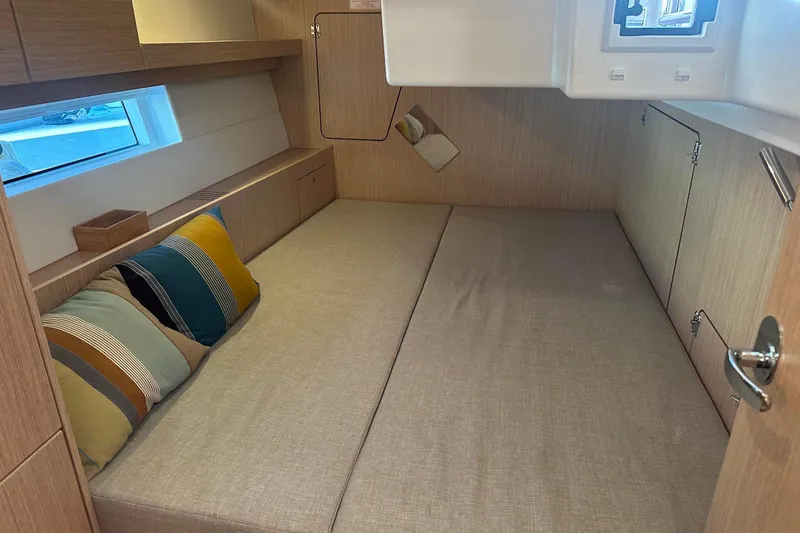 Dream Time Yacht Photos Pics Aft Starboard Stateroom