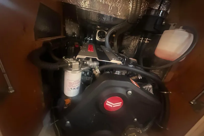 Dream Time Yacht Photos Pics Low hour Yanmar Common-Rail Turbo Diesel engine 