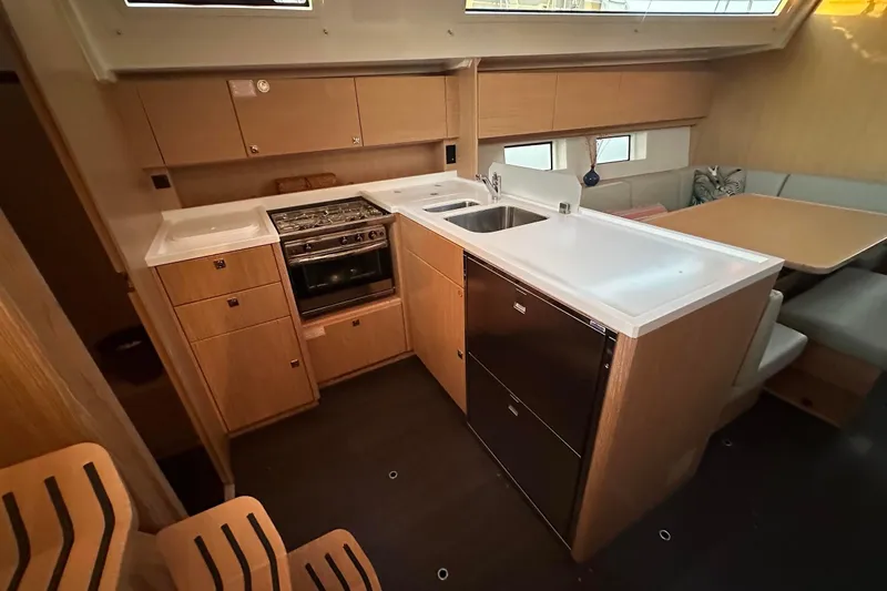 Dream Time Yacht Photos Pics Full Galley With Stove/Oven And Pull Out Fridge  & Freezer