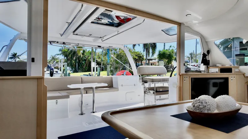 Duet Yacht Photos Pics 